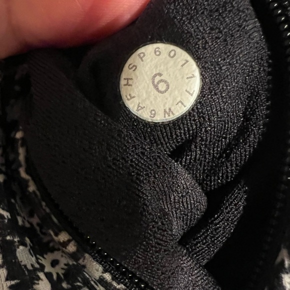 Lululemon Athletica cropped daisy dust leggings - Picture 12 of 12